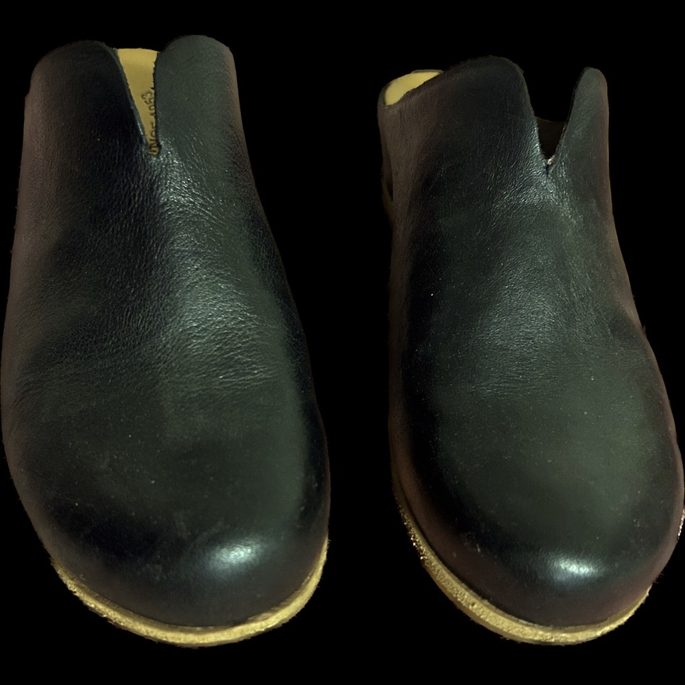 Kork Ease mule. Size 8